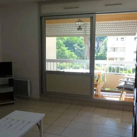 Appartement Hyeres, 2 Pieces, 4 Personnes - Fr-1-335-80 Apartament